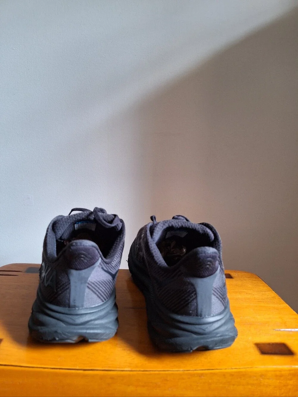 Hoka Clifton 9 Women's Black/Black Size 8.5D